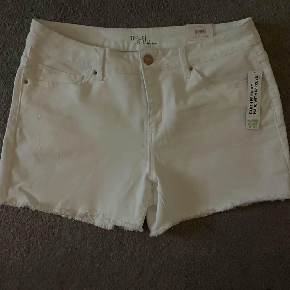 NWTs Time and Tru white shorts size 14